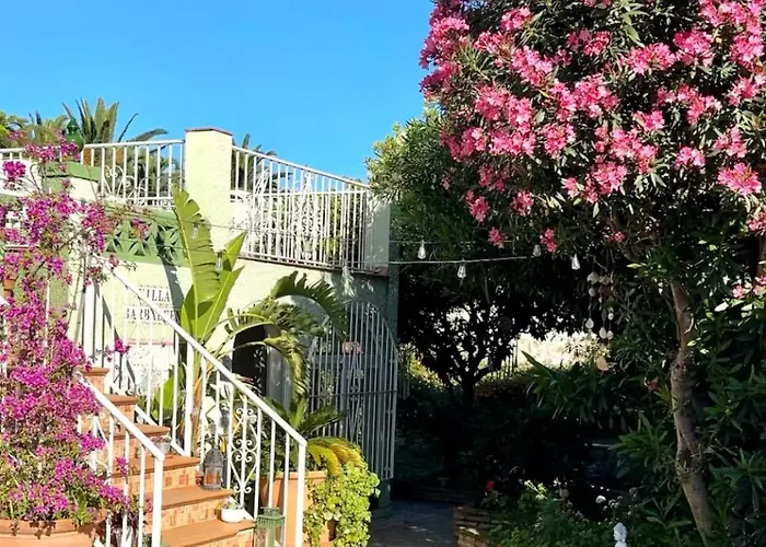 Authentic Andalusian Boho Villa - Pool - Garden-Bbq- 7 Guests